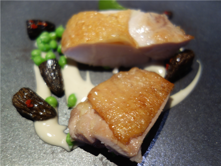 Geline de Touraine chicken with peas and morels